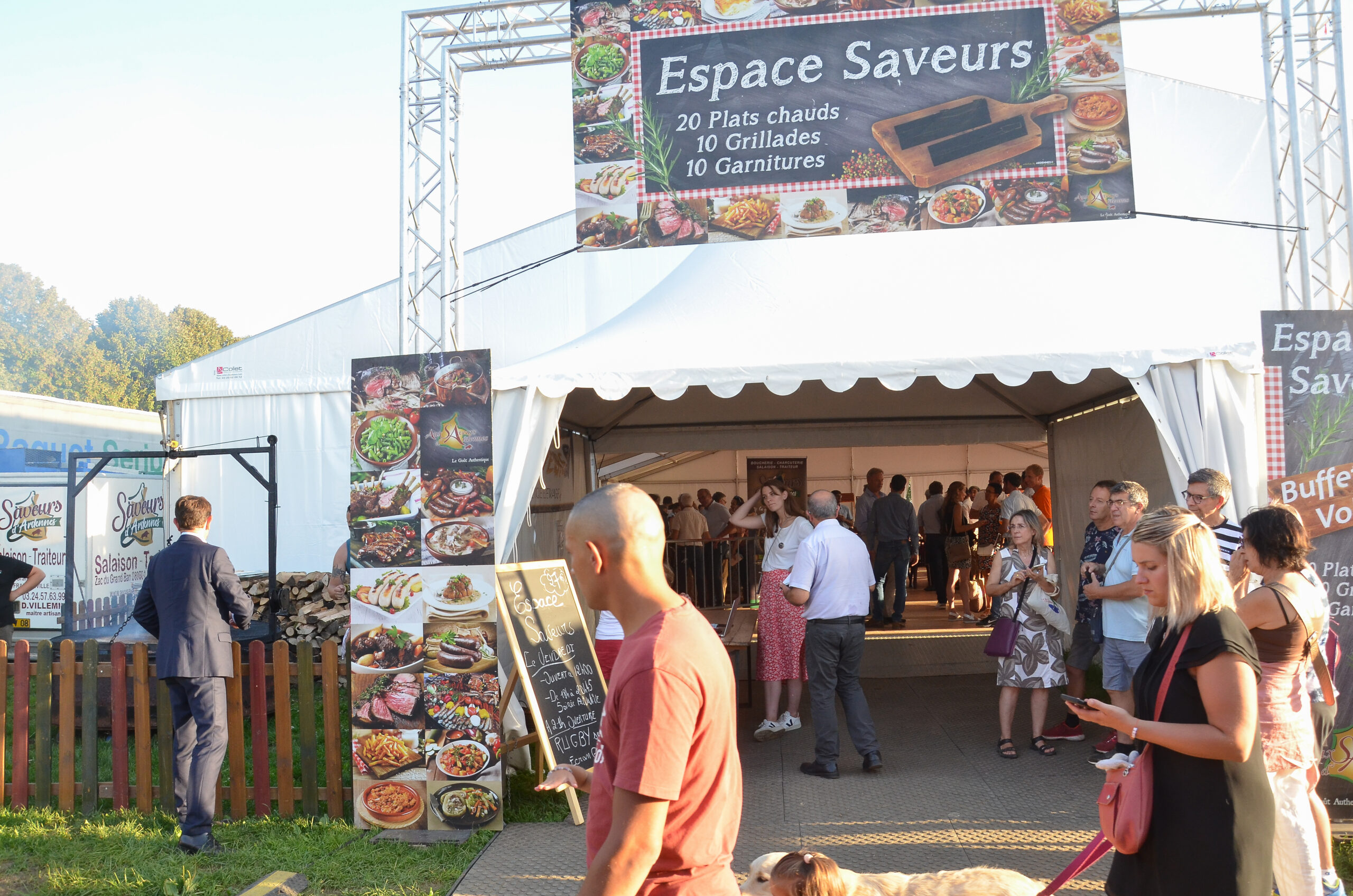 espace saveurs Vaches qui mangent du foin